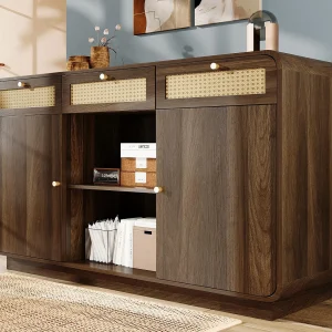 Buffet notenhoutlook 120x40x85cm – met 2 deuren en 3 rotan lades – open vakken – Notenhout
