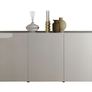 Buffet SCENA – L181 x H84 x D42 cm – 3 deuren – Glanzend wit gelakt Buffet SCENA – L181 x H84 x D42 cm – 3 deuren – Glanzend wit gelakt
